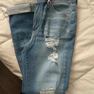 NWT Kan-Can distressed jeans